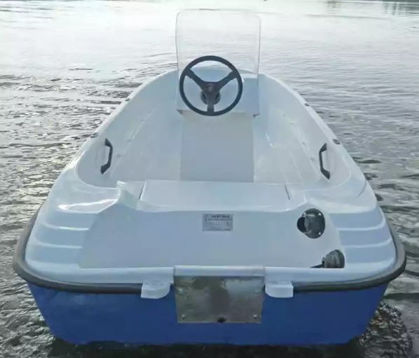 Стеклопластиковая лодка Пингвин с консолью (тримаран) в Обнинске