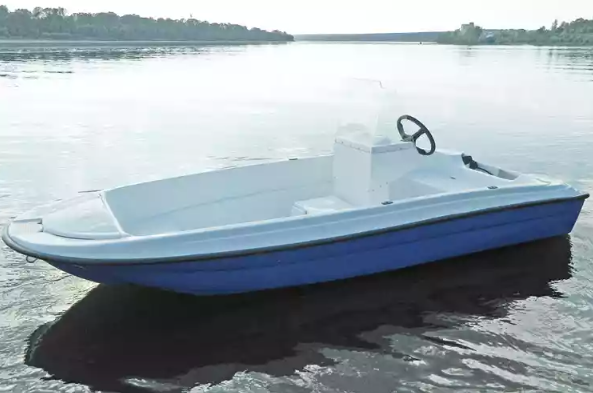 Стеклопластиковая лодка Пингвин с консолью (тримаран) в Обнинске