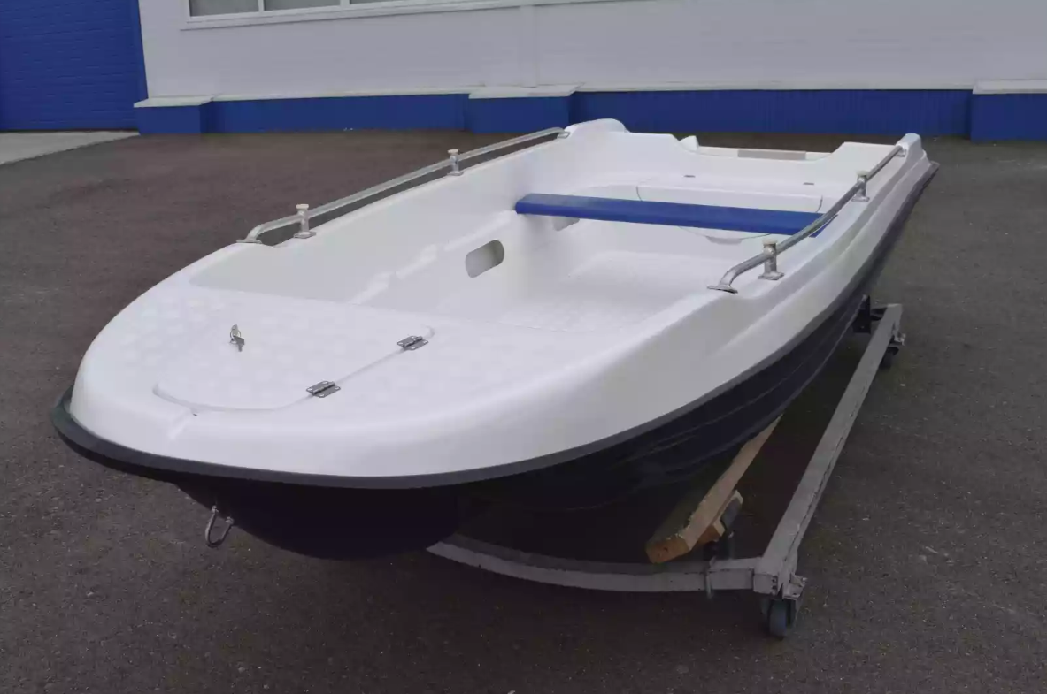 Стеклопластиковая лодка Пингвин New (тримаран) в Обнинске