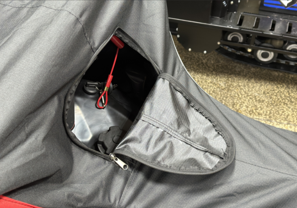 Чехол транспорт. снегохода IKUDZO HUNTER черно-красный Оксфорд ПРЕМИУМ качества с лого IKUDZO в Обнинске