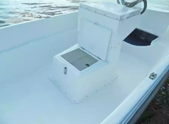 Стеклопластиковая лодка Пингвин с консолью (тримаран) в Обнинске