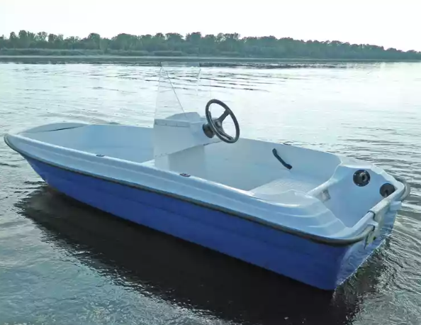 Стеклопластиковая лодка Пингвин с консолью (тримаран) в Обнинске